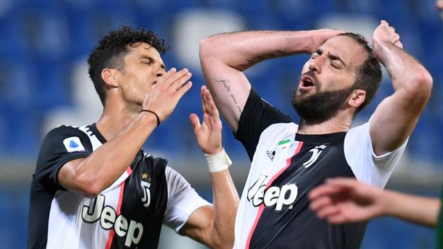 包含达尼洛弧线球破门，领先对手一步的词条