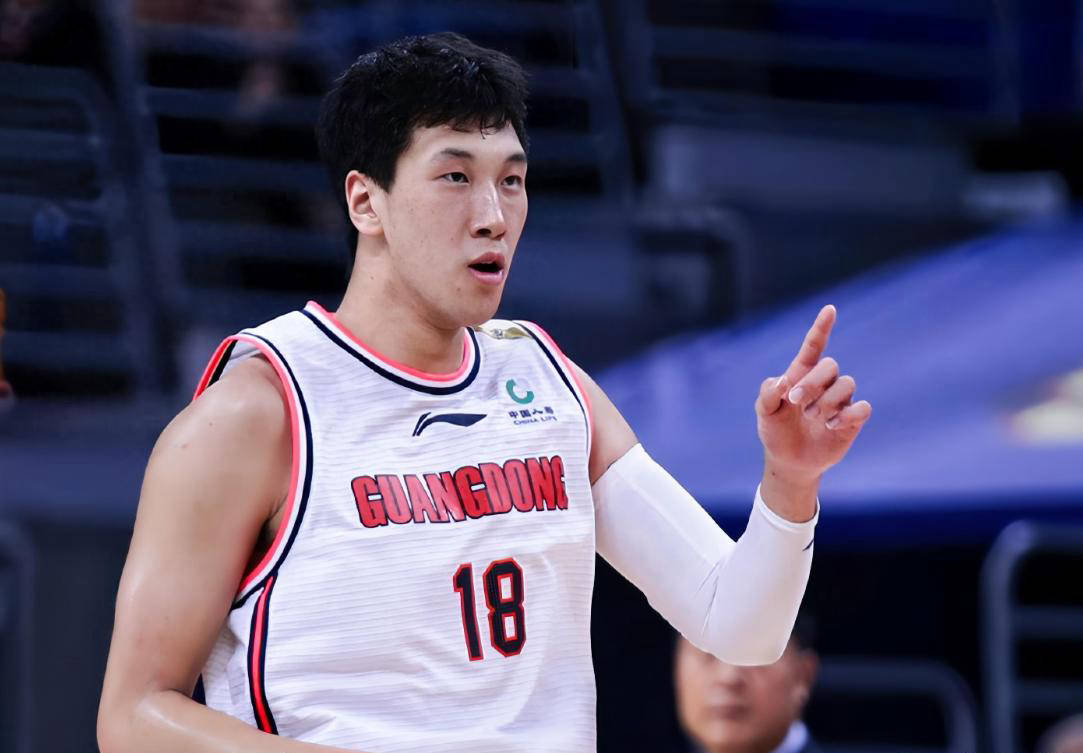 广东队员表现抢眼，帮助球队稳定领先优势