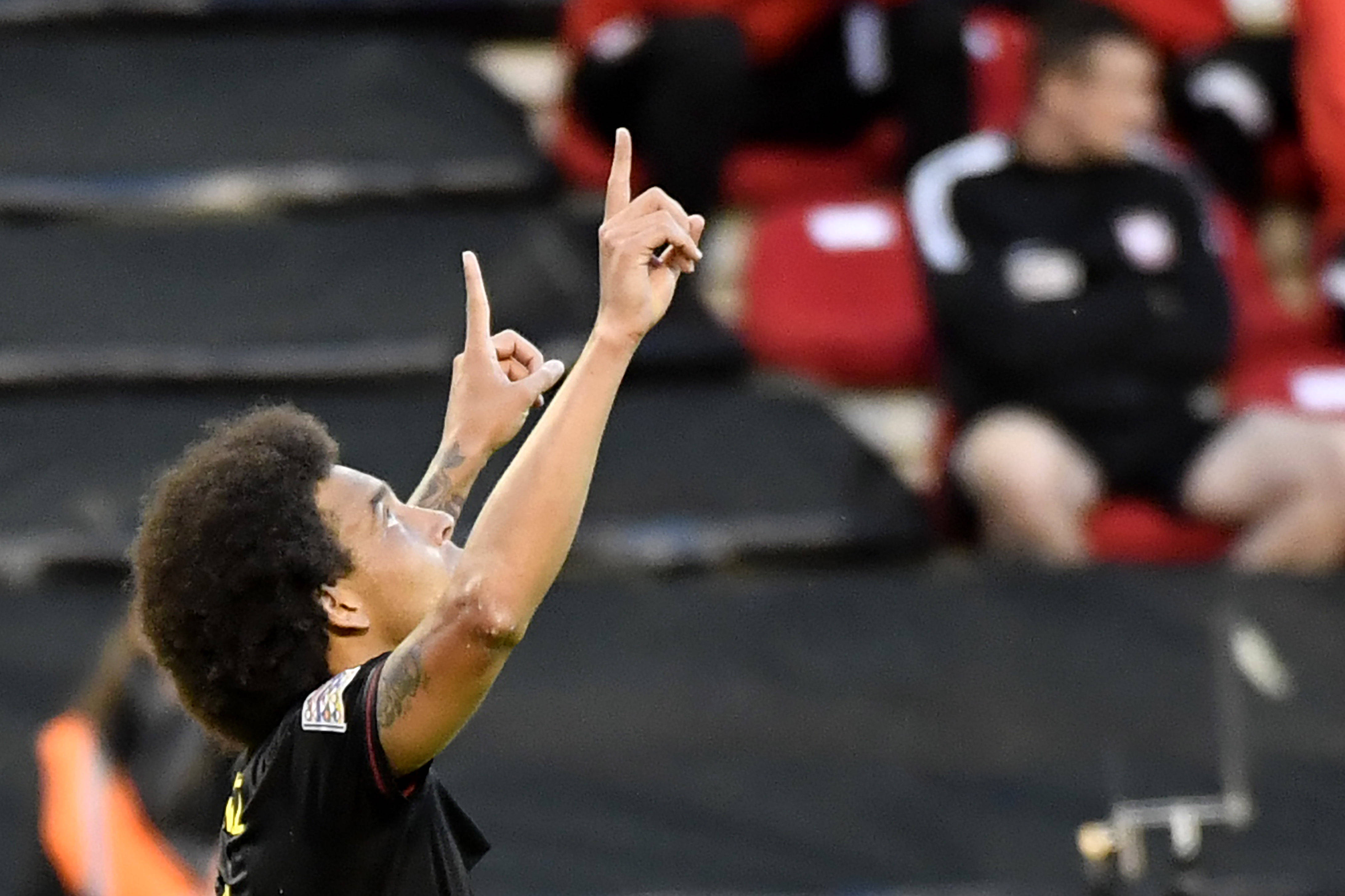 九游下载-波兰足球联赛冠军战拉响，势均力敌角逐的简单介绍