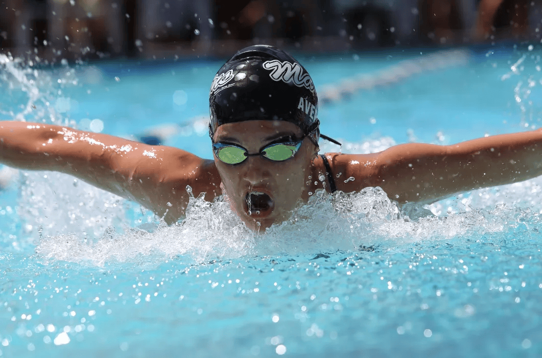 九游官网-关于游泳比拼：选手力争游速，实现突破纪录的信息