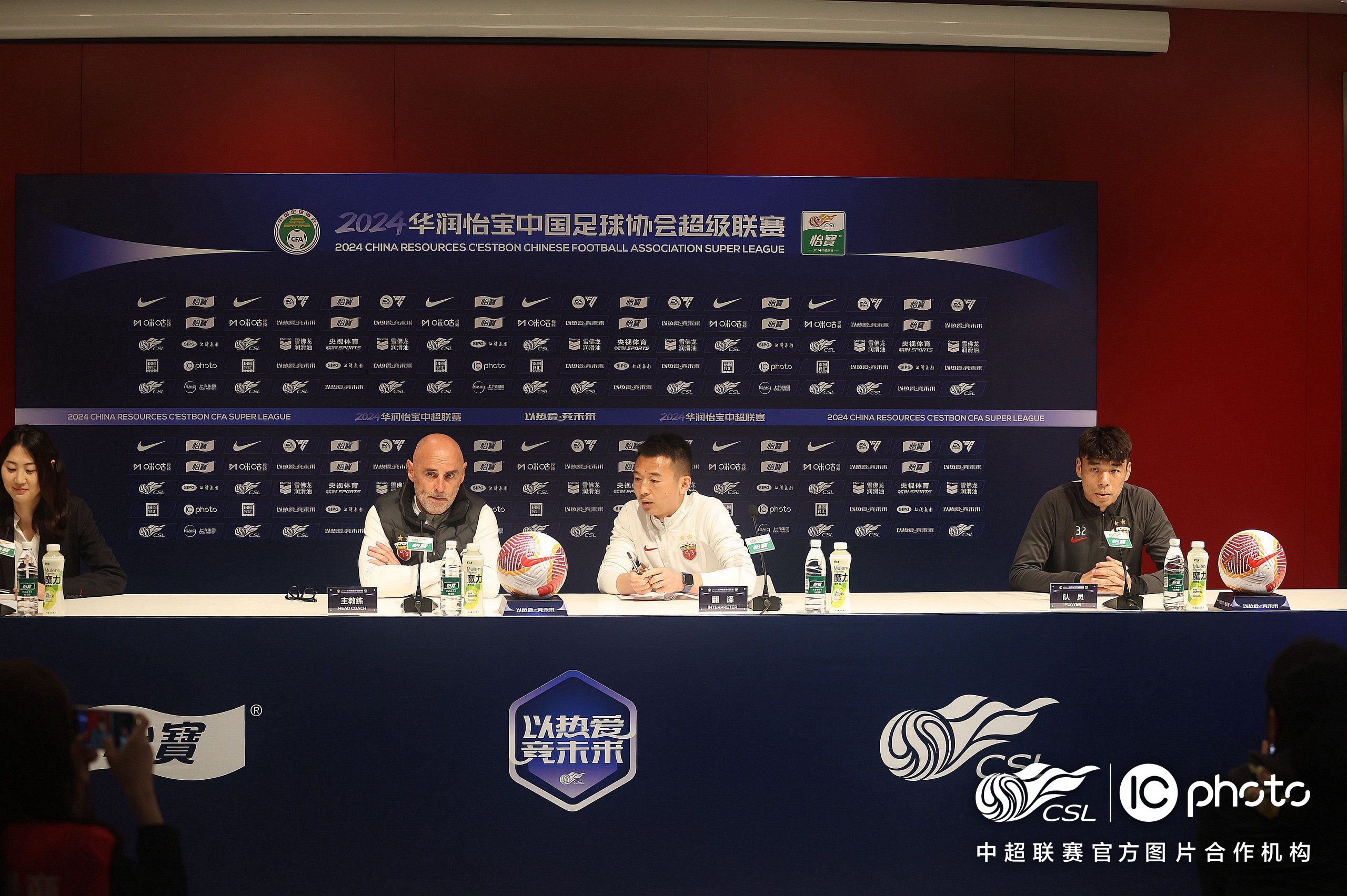 球队备战重要比赛，主教练调整阵容的简单介绍